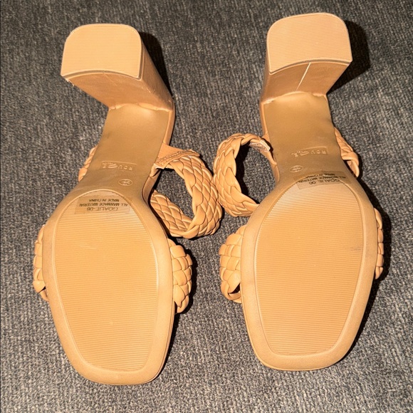 Rouge Helium Women's Braided Tan Heels - Picture 6 of 6